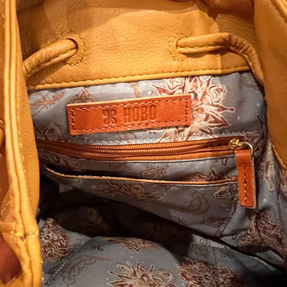 NWT HOBO Ramble small leather backpack in butterscotch tan - Picture 3 of 6